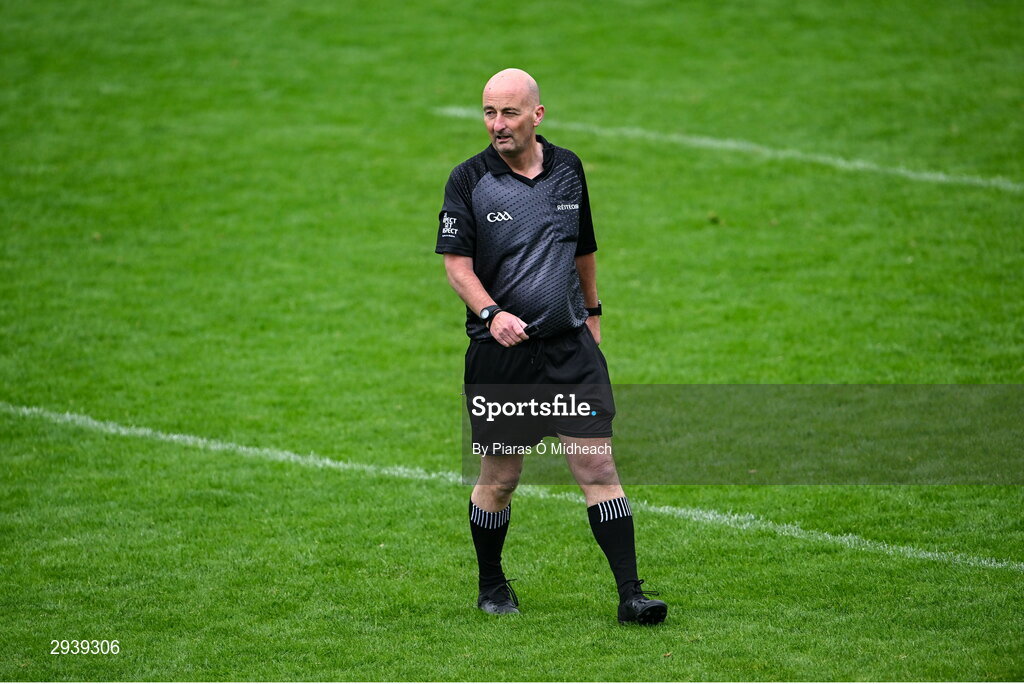 8 September 2024; Referee Luke Lacey during the Dublin County Senior 1 Club Football Championship Group 4 match between Skerries Harps and St Vincent's at Parnell Park in Dublin. Photo by Piaras Ó Mídheach/Sportsfile