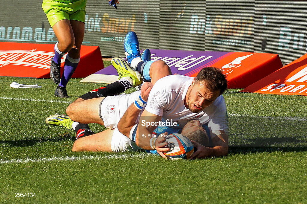 5 October 2024; Jacob Stockdale of Ulster dives over to score a try during the United Rugby Championship match between Vodacom Bulls and Ulster at Loftus Versfeld Stadium in Pretoria, South Africa. Photo by Shaun Roy/Sportsfile