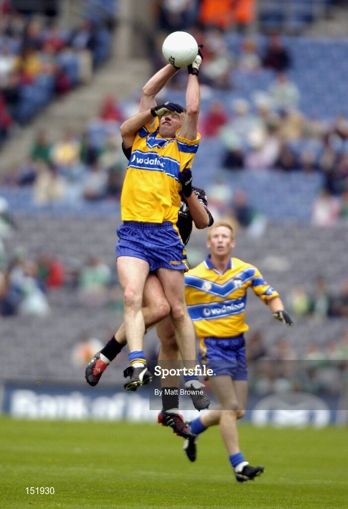 22 August 2004; Ger Quinlan, Clare, in action against Sean Davey, Sligo. Tommy Murphy Cup Final, Clare v Sligo, Croke Park, Dublin. Picture credit; Matt Browne / SPORTSFILE
