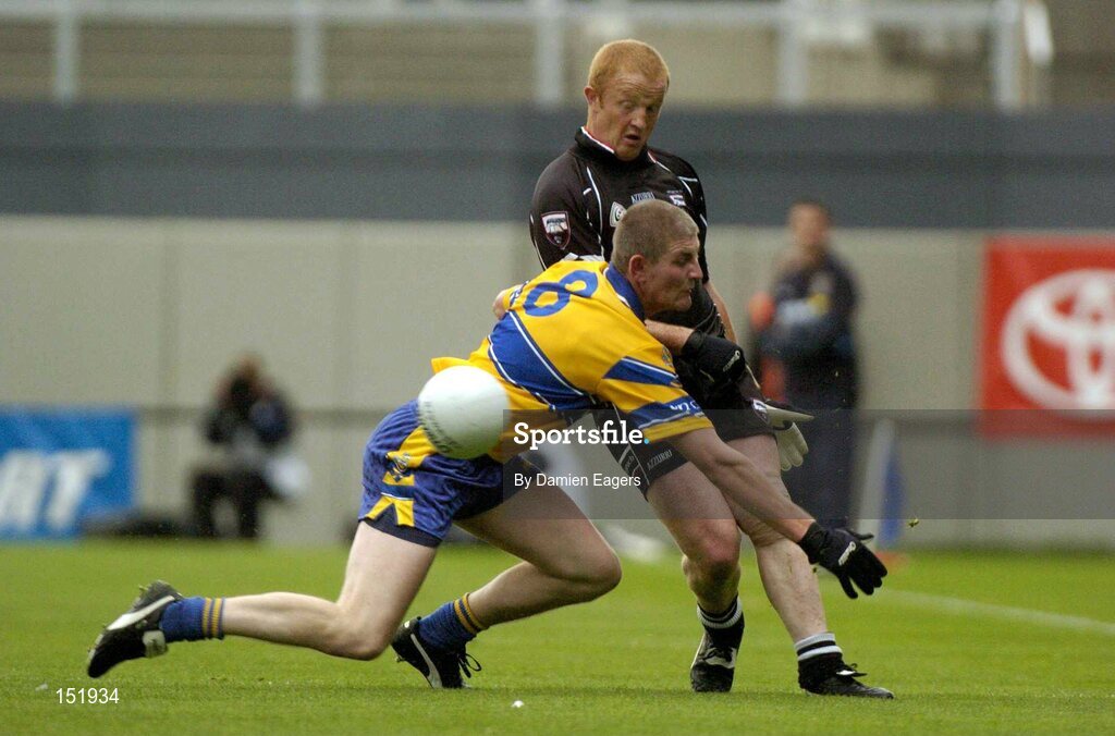 22 August 2004; Gary Maye, Sligo, in action against David Russell, Clare. Tommy Murphy Cup Final, Clare v Sligo, Croke Park, Dublin. Picture credit; Damien Eagers / SPORTSFILE