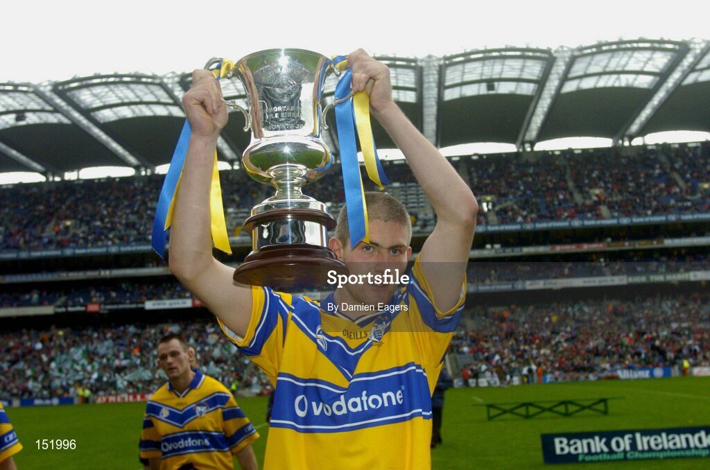 22 August 2004; Clare captain David Russell lifts the Tommy Murphy Cup. Tommy Murphy Cup Final, Clare v Sligo, Croke Park, Dublin. Picture credit; Damien Eagers / SPORTSFILE