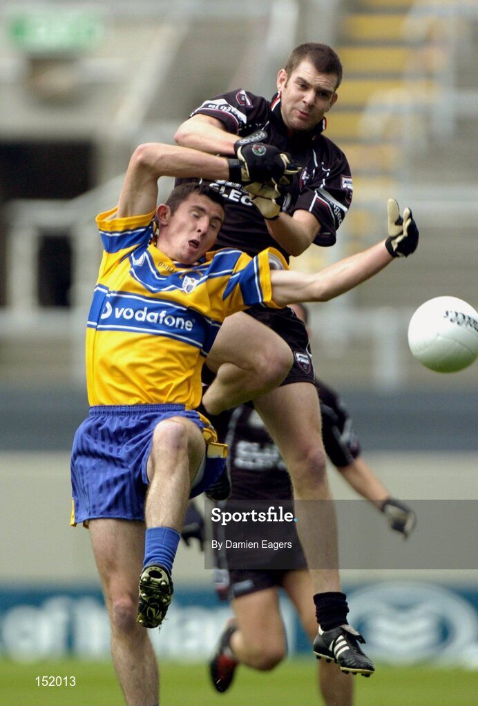 22 August 2004; Alan Clohessy, Clare, in action against Kieran Quinn, Sligo. Tommy Murphy Cup Final, Clare v Sligo, Croke Park, Dublin. Picture credit; Damien Eagers / SPORTSFILE