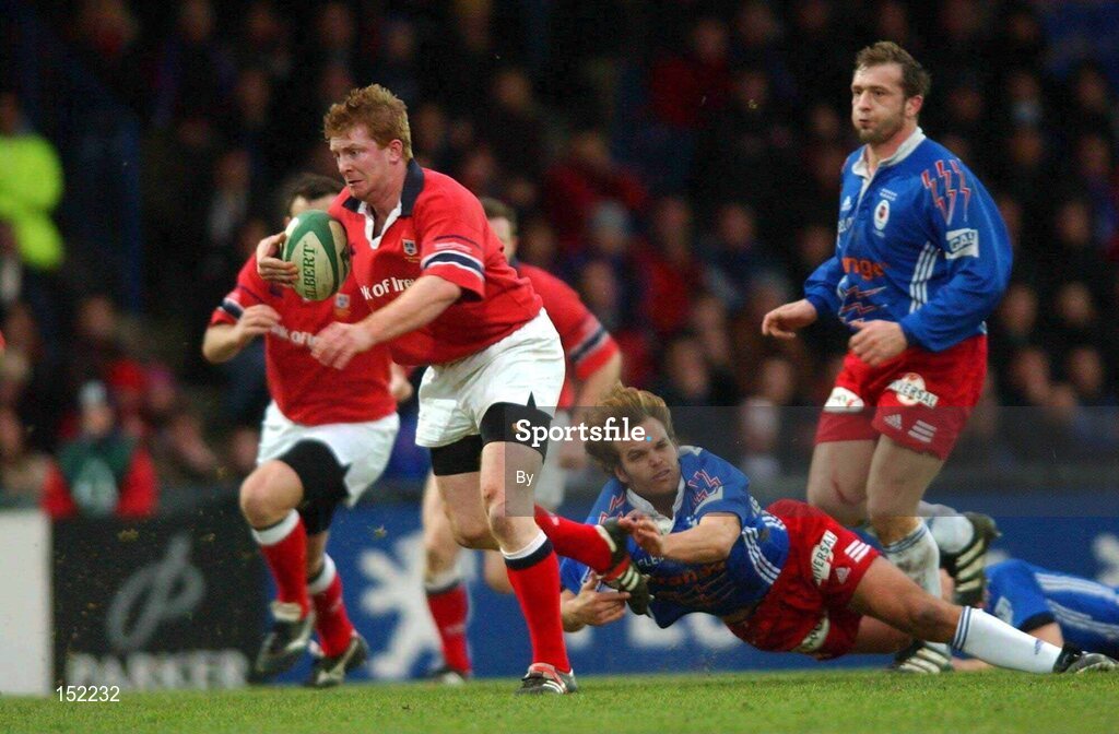 26 January 2002; Anthony Horgan, Munster, goes past the tackle of Nathan Williams, Stade Francais, on his way to scoring his try. Stade Francais v Munster, Heineken Cup Quarter Final, Stade Jean Bouin, France. Rugby. Picture credit; Matt Browne / SPORTSFILE *EDI*