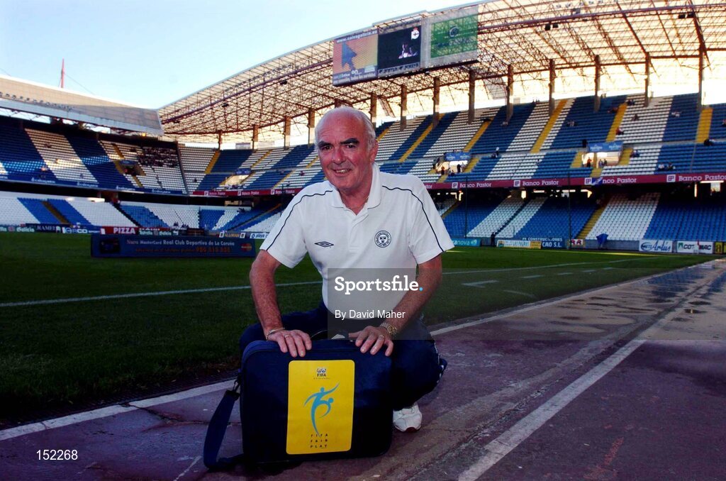24 August 2004; Dr Ronan O'Callaghan, Shelbourne Doctor. UEFA Champions League, 3rd Round Second Leg Qualifier, Deportivo La Coruna v Shelbourne, Riazor stadium. La Coruna, Spain. Picture credit; David Maher / SPORTSFILE