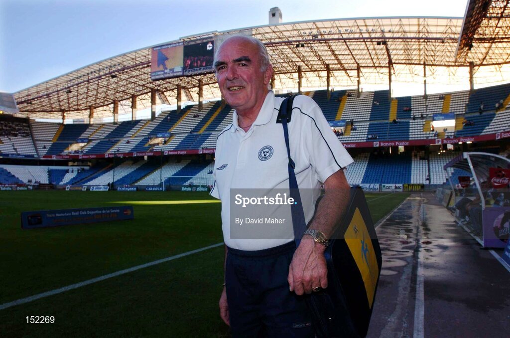 24 August 2004; Dr. Ronan O Callaghan, Shelbourne team Doctor. UEFA Champions League, 3rd Round Second Leg Qualifier, Deportivo La Coruna v Shelbourne, Riazor stadium. La Coruna, Spain. Picture credit; David Maher / SPORTSFILE