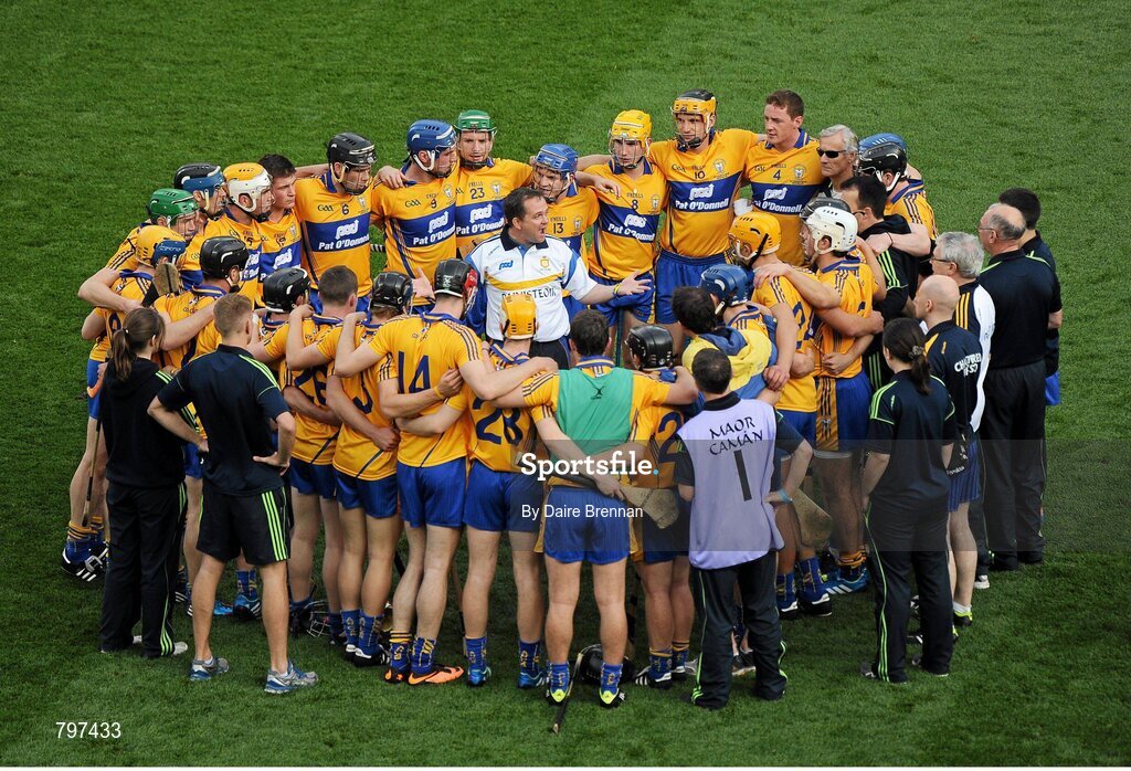 28 September 2013; Clare manager Davy Fitzgerald speaks to his team before the game. GAA Hurling All-Ireland Senior Championship Final Replay, Cork v Clare, Croke Park, Dublin. Picture credit: Daire Brennan / SPORTSFILE