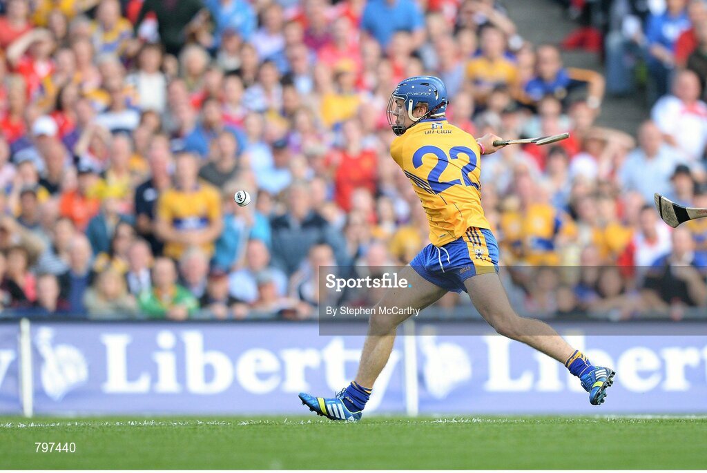 28 September 2013; Shane O'Donnell, Clare, shoots to score side's first goal of the game. GAA Hurling All-Ireland Senior Championship Final Replay, Cork v Clare, Croke Park, Dublin. Picture credit: Stephen McCarthy / SPORTSFILE