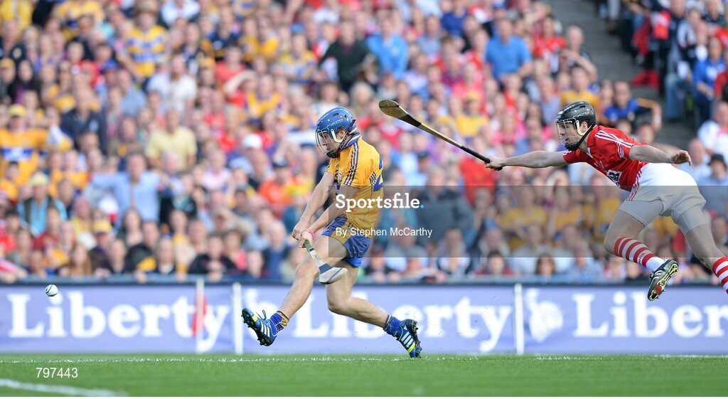 28 September 2013; Shane O'Donnell, Clare, shoots to score side's first goal. GAA Hurling All-Ireland Senior Championship Final Replay, Cork v Clare, Croke Park, Dublin. Picture credit: Stephen McCarthy / SPORTSFILE