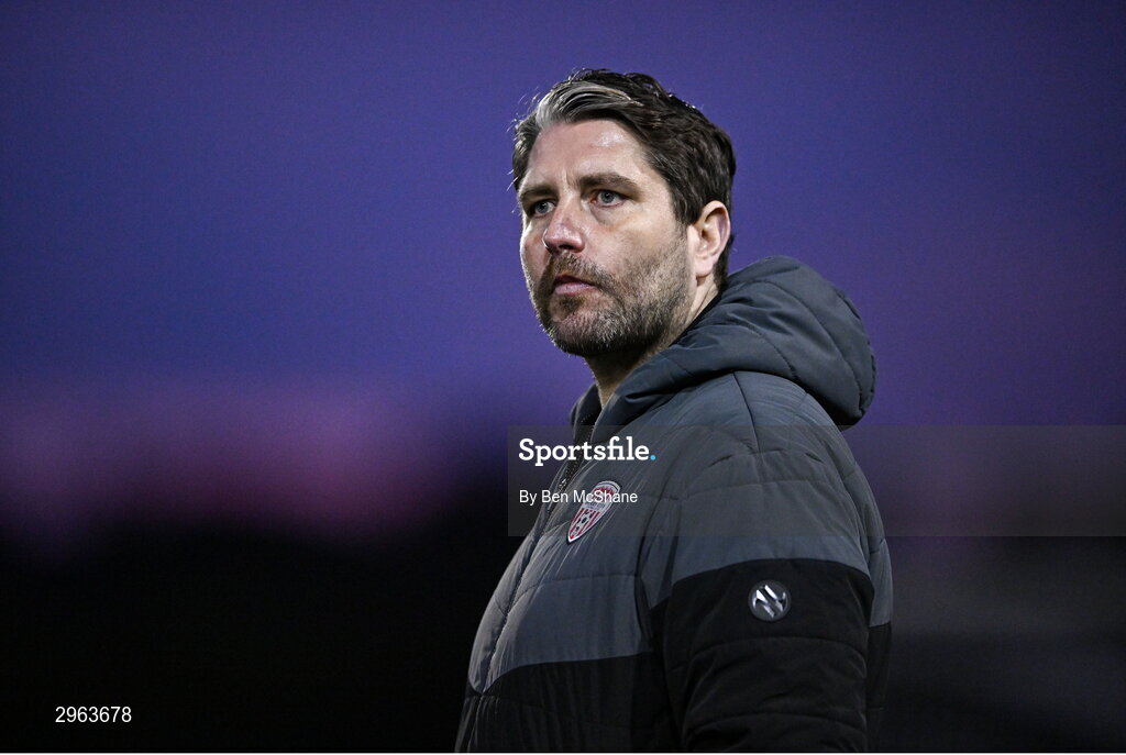 18 October 2024; Derry City manager Ruaidhrí Higgins before the SSE Airtricity Men's Premier Division match between Dundalk and Derry City at Oriel Park in Dundalk, Louth. Photo by Ben McShane/Sportsfile