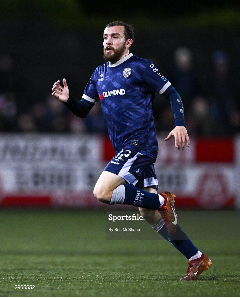 18 October 2024; Paul McMullan of Derry City during the SSE Airtricity Men's Premier Division match between Dundalk and Derry City at Oriel Park in Dundalk, Louth. Photo by Ben McShane/Sportsfile
