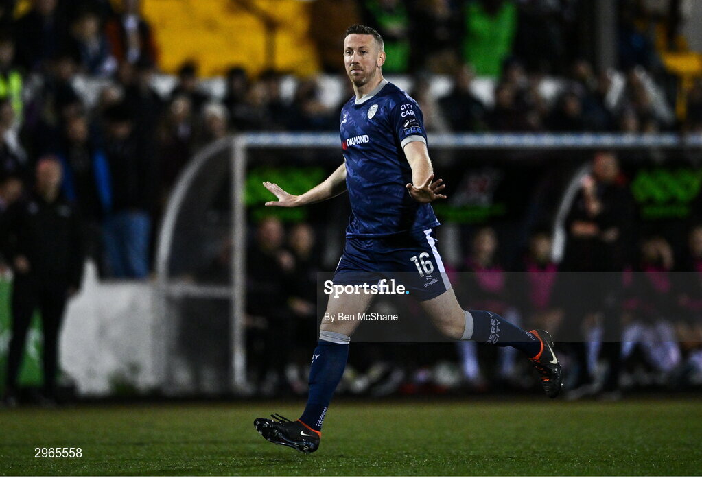 18 October 2024; Shane McEleney of Derry City during the SSE Airtricity Men's Premier Division match between Dundalk and Derry City at Oriel Park in Dundalk, Louth. Photo by Ben McShane/Sportsfile