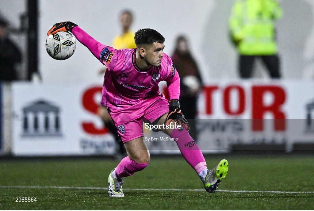 18 October 2024; Derry City goalkeeper Brian Maher during the SSE Airtricity Men's Premier Division match between Dundalk and Derry City at Oriel Park in Dundalk, Louth. Photo by Ben McShane/Sportsfile
