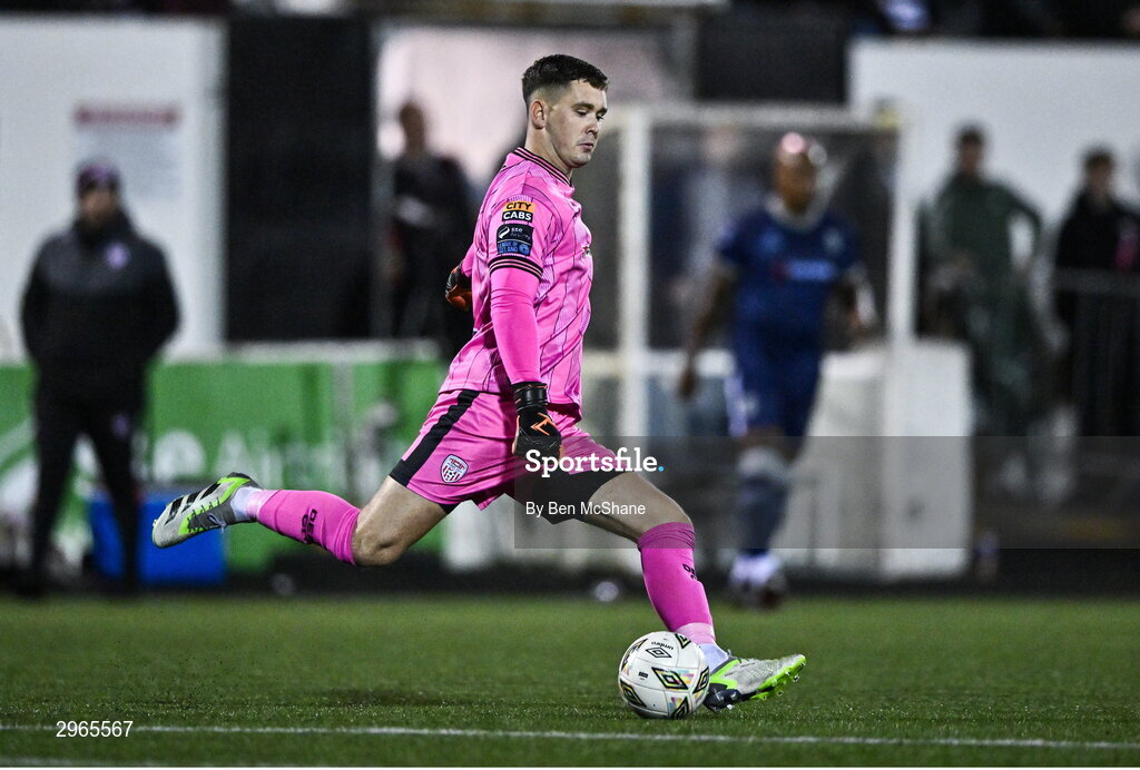 18 October 2024; Derry City goalkeeper Brian Maher during the SSE Airtricity Men's Premier Division match between Dundalk and Derry City at Oriel Park in Dundalk, Louth. Photo by Ben McShane/Sportsfile