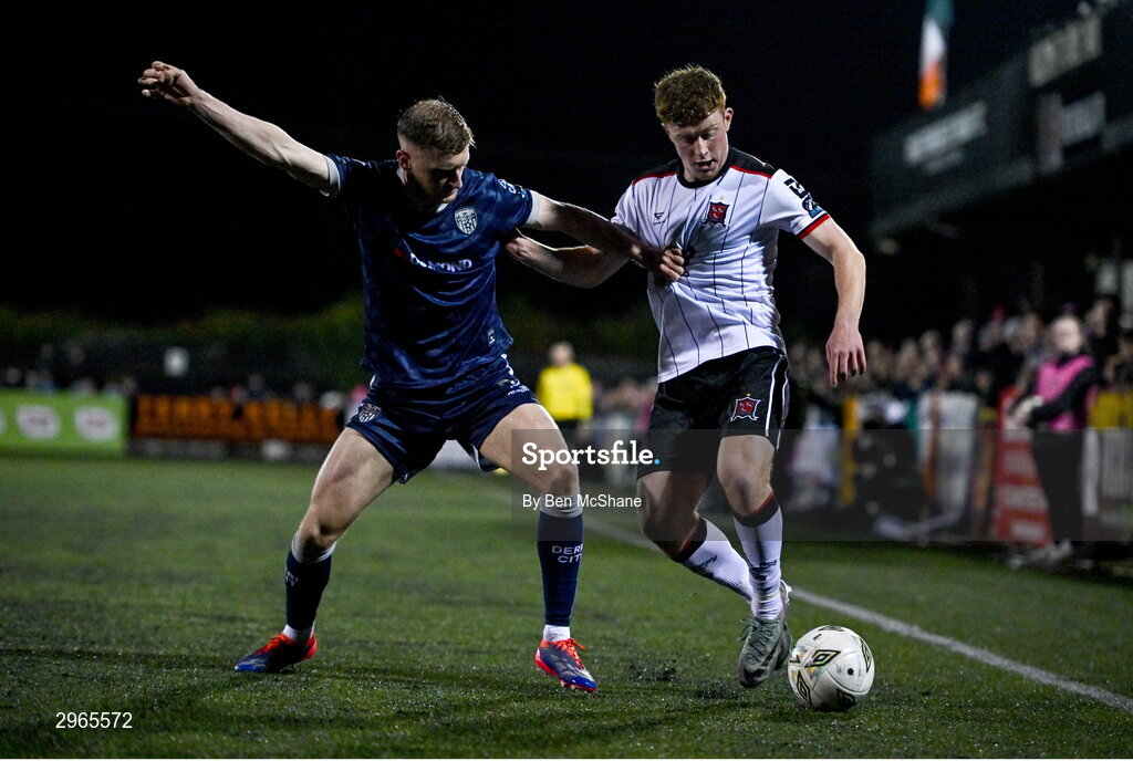 18 October 2024; Sean Keogh of Dundalk and Ronan Boyce of Derry City during the SSE Airtricity Men's Premier Division match between Dundalk and Derry City at Oriel Park in Dundalk, Louth. Photo by Ben McShane/Sportsfile