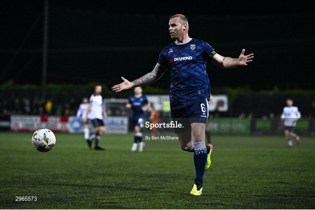 18 October 2024; Mark Connolly of Derry City during the SSE Airtricity Men's Premier Division match between Dundalk and Derry City at Oriel Park in Dundalk, Louth. Photo by Ben McShane/Sportsfile