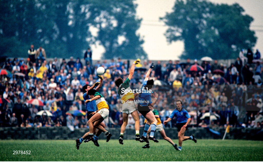 29 June 1986; Dublin and Offaly players contest a high ball during the Leinster Senior Football Championship Semi-final match between Dublin and Offaly in O'Moore Park in Portlaoise, Laois. Photo by Ray McManus/Sportsfile
