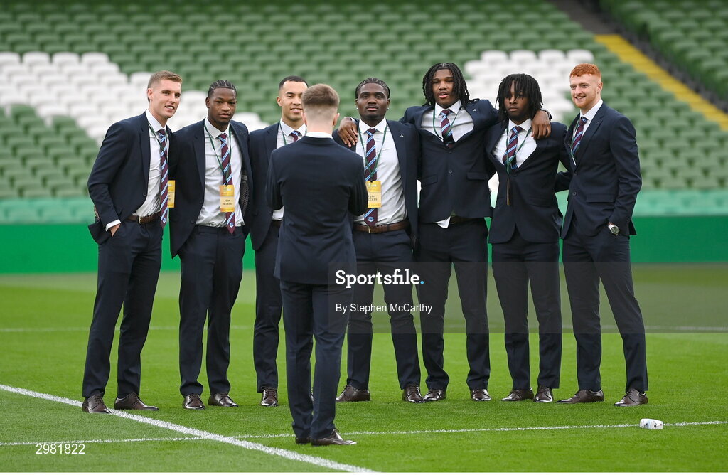 10 November 2024; Drogheda United players pose for a photograph as they walk the pitch before the Sports Direct Men's FAI Cup Final match between Drogheda United and Derry City at the Aviva Stadium in Dublin. Photo by Stephen McCarthy/Sportsfile