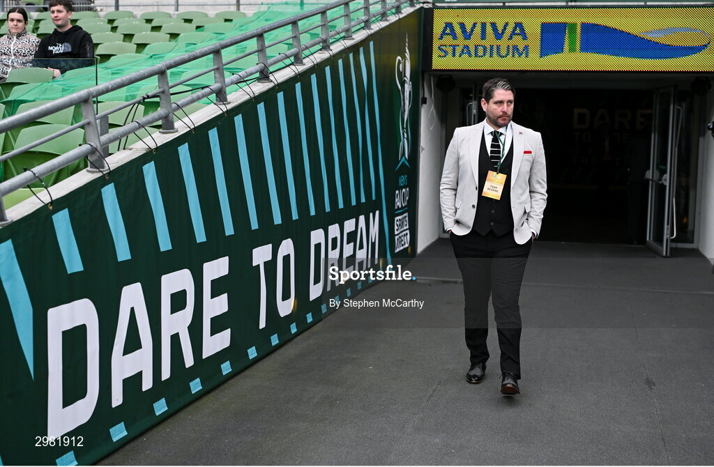 10 November 2024; Derry City manager Ruaidhrí Higgins walks the pitch before the Sports Direct Men's FAI Cup Final match between Drogheda United and Derry City at the Aviva Stadium in Dublin. Photo by Stephen McCarthy/Sportsfile