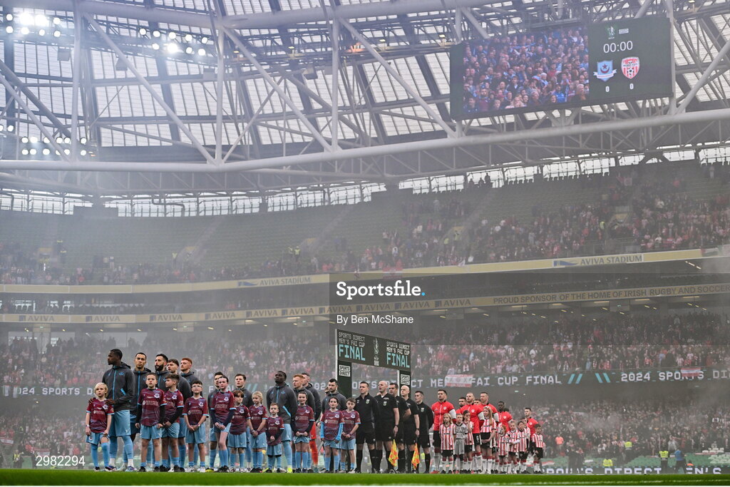 10 November 2024; The Drogheda United and Derry City players line up before the Sports Direct Men's FAI Cup Final match between Drogheda United and Derry City at the Aviva Stadium in Dublin. Photo by Ben McShane/Sportsfile