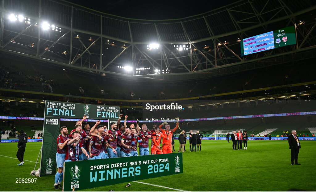 10 November 2024; The Drogheda United team celebrates with the cup after the Sports Direct Men's FAI Cup Final match between Drogheda United and Derry City at the Aviva Stadium in Dublin. Photo by Ben McShane/Sportsfile