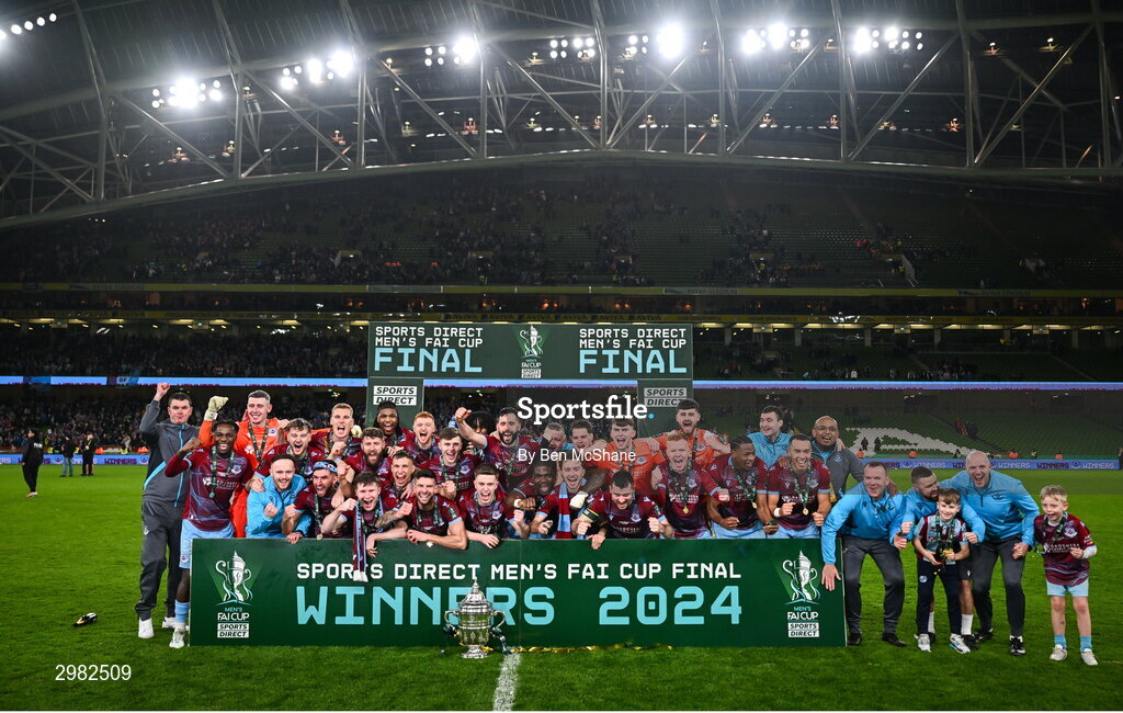 10 November 2024; The Drogheda United team celebrates with the cup after the Sports Direct Men's FAI Cup Final match between Drogheda United and Derry City at the Aviva Stadium in Dublin. Photo by Ben McShane/Sportsfile