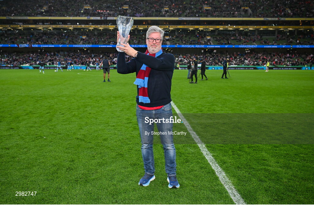 10 November 2024; Conor Hoey accepts the Drogheda United Hall of Fame award on behalf of the late Vincent Hoey at the FAI Presentations ceremony before the 2024 Sports Direct Men’s FAI Cup Final between Derry City and Drogheda United at the Aviva Stadium in Dublin. Photo by Stephen McCarthy/Sportsfile
