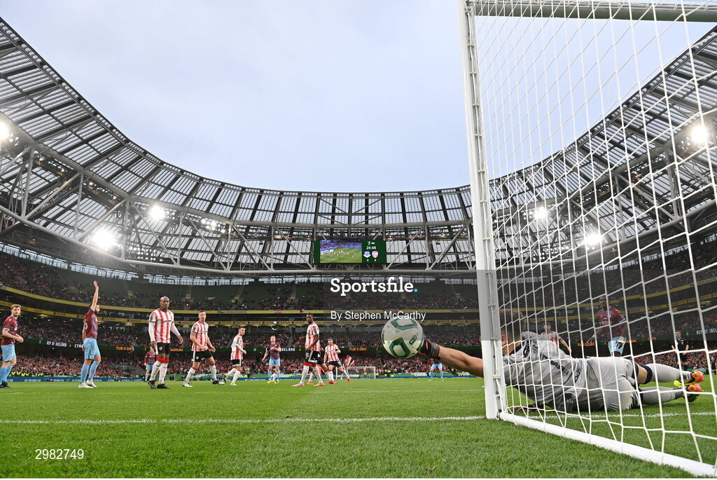 10 November 2024; Derry City goalkeeper Brian Maher makes a save during the Sports Direct Men's FAI Cup Final match between Drogheda United and Derry City at the Aviva Stadium in Dublin. Photo by Stephen McCarthy/Sportsfile