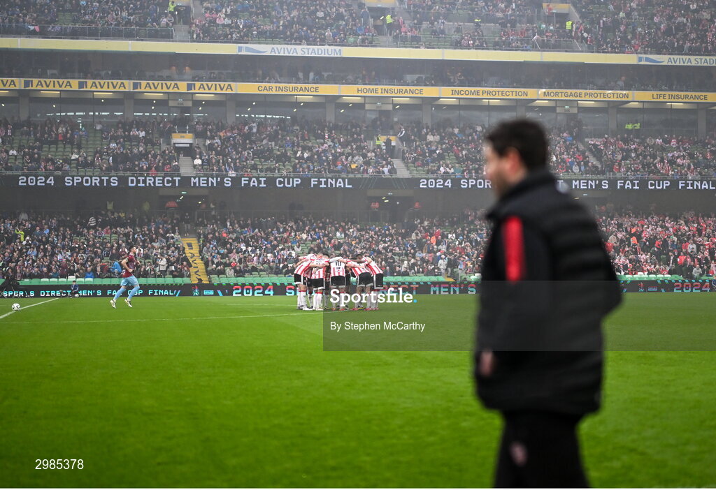 10 November 2024; The Derry City team and manager Ruaidhrí Higgins before the Sports Direct Men's FAI Cup Final match between Drogheda United and Derry City at the Aviva Stadium in Dublin. Photo by Stephen McCarthy/Sportsfile