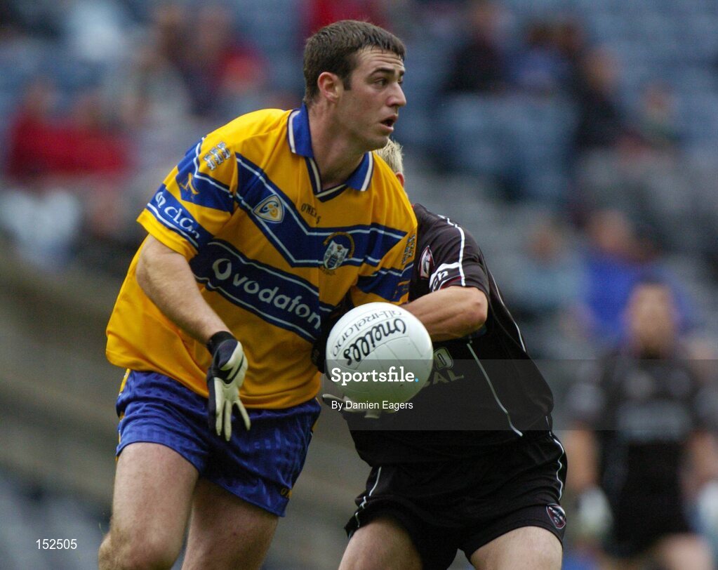 22 August 2004; Darragh Kelly, Clare, in action against Brian Curran, Sligo. Tommy Murphy Cup Final, Clare v Sligo, Croke Park, Dublin. Picture credit; Damien Eagers / SPORTSFILE
