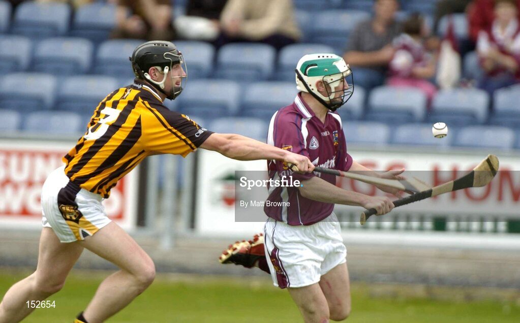 28 August 2004; Willie O'Dwyer, Galway, in action against Shane Kavanagh, Kilkenny. Erin All-Ireland U21 Hurling Championship Semi-Final, Galway v Kilkenny, O'Moore Park, Portlaoise, Co. Laois.  Picture credit; Matt Browne / SPORTSFILE