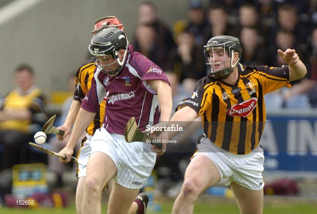 28 August 2004; Niall Healy, Galway, in action against Stephen Maher, Kilkenny. Erin All-Ireland U21 Hurling Championship Semi-Final, Galway v Kilkenny, O'Moore Park, Portlaoise, Co. Laois.  Picture credit; Matt Browne / SPORTSFILE