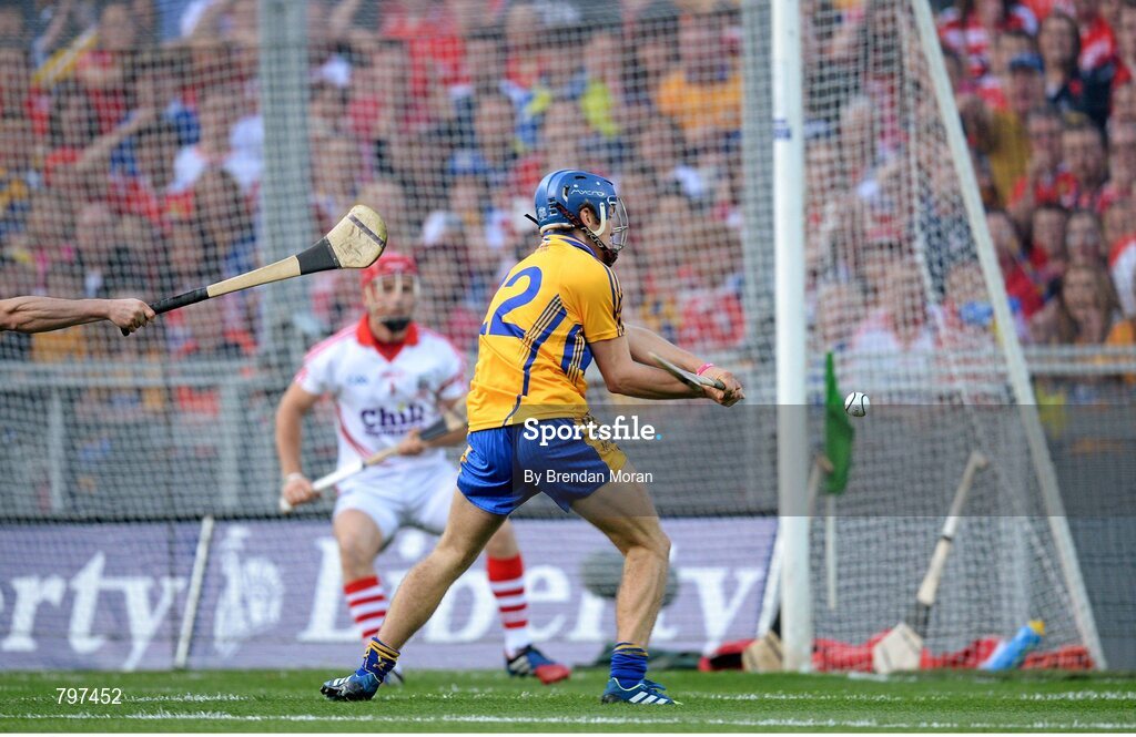 28 September 2013; Shane O'Donnell, Clare, shoots to score his side's first goal. GAA Hurling All-Ireland Senior Championship Final Replay, Cork v Clare, Croke Park, Dublin. Picture credit: Brendan Moran / SPORTSFILE