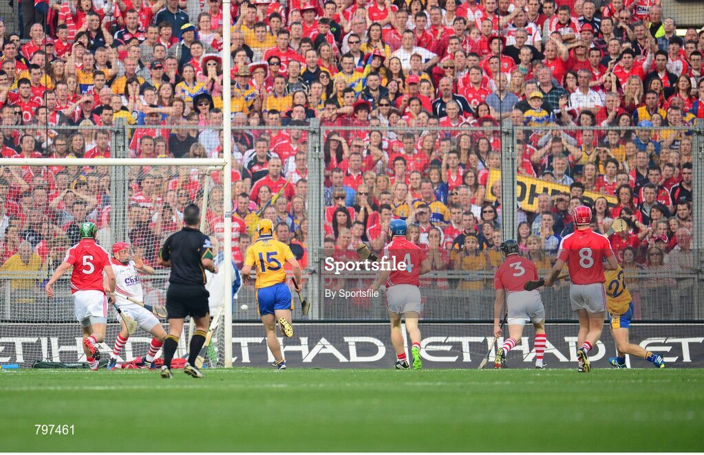 28 September 2013; Shane O'Donnell, Clare, shoots to score his side's first goal. GAA Hurling All-Ireland Senior Championship Final Replay, Cork v Clare, Croke Park, Dublin. Photo by Sportsfile