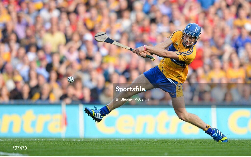 28 September 2013; Shane O'Donnell, Clare, shoots to score his side's second goal. GAA Hurling All-Ireland Senior Championship Final Replay, Cork v Clare, Croke Park, Dublin. Picture credit: Stephen McCarthy / SPORTSFILE