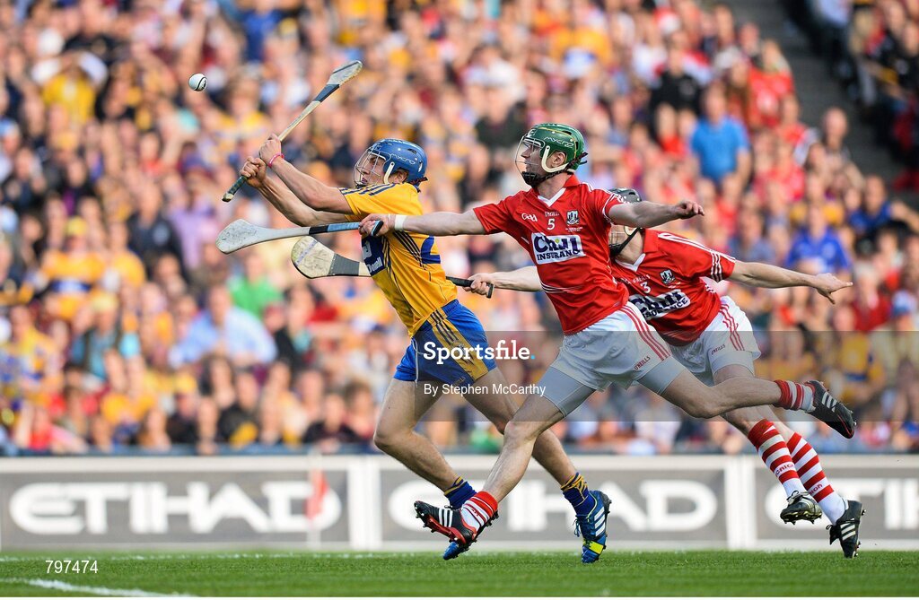 28 September 2013; Shane O'Donnell, Clare, shoots to score his side's third goal despite the efforts of Brian Murphy and Shane O'Neill, right, Cork. GAA Hurling All-Ireland Senior Championship Final Replay, Cork v Clare, Croke Park, Dublin. Picture credit: Stephen McCarthy / SPORTSFILE