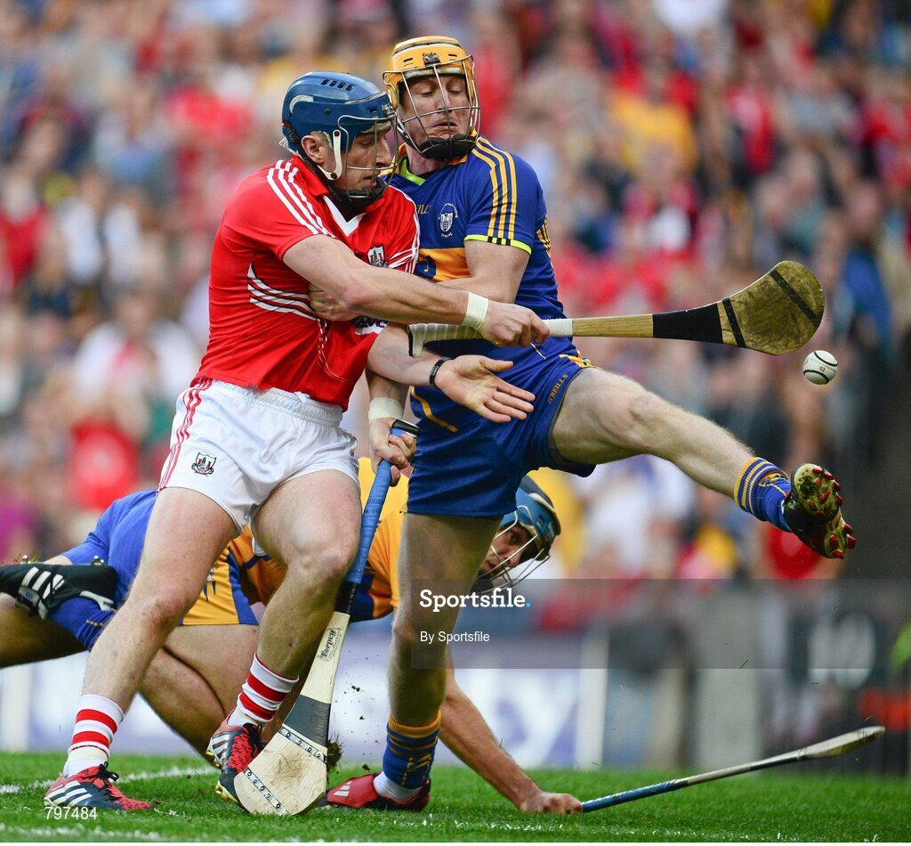 28 September 2013; Patrick Horgan, Cork, in action against goalkeeper Patrick Kelly and Brendan Bugler, Clare. GAA Hurling All-Ireland Senior Championship Final Replay, Cork v Clare, Croke Park, Dublin. Photo by Sportsfile