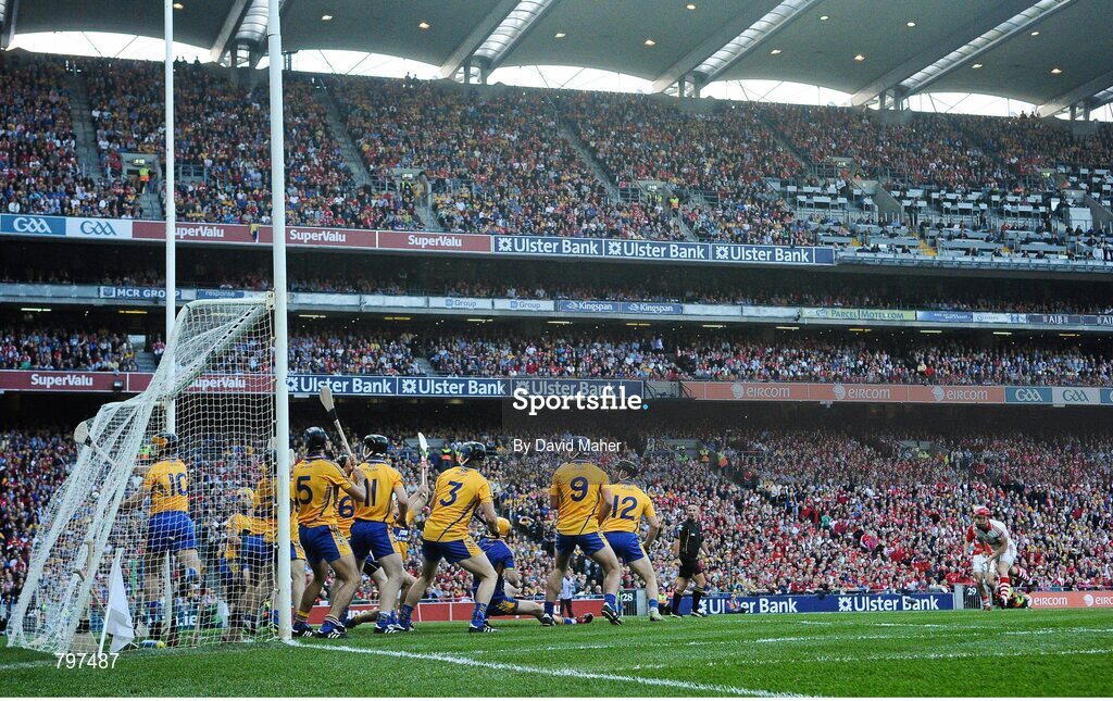 28 September 2013; Anthony Nash, Cork, scores his side's first goal. GAA Hurling All-Ireland Senior Championship Final Replay, Cork v Clare, Croke Park, Dublin. Picture credit: David Maher / SPORTSFILE