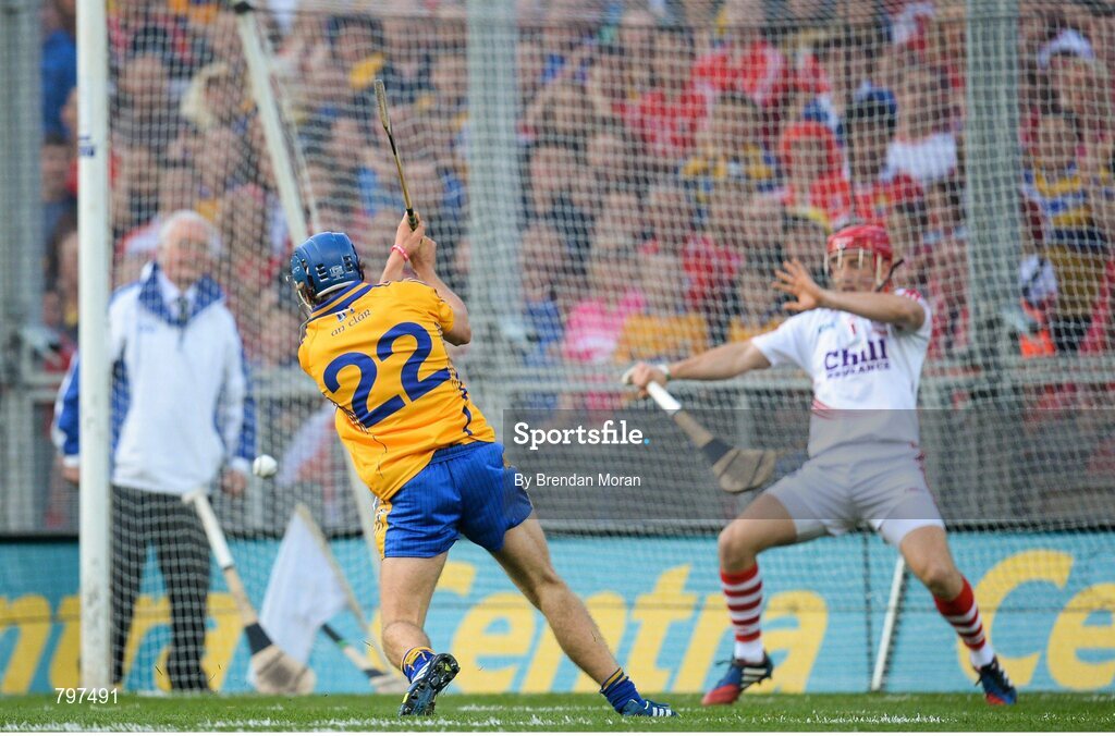 28 September 2013; Shane O'Donnell, Clare, shoots to score his side's second goal. GAA Hurling All-Ireland Senior Championship Final Replay, Cork v Clare, Croke Park, Dublin. Picture credit: Brendan Moran / SPORTSFILE
