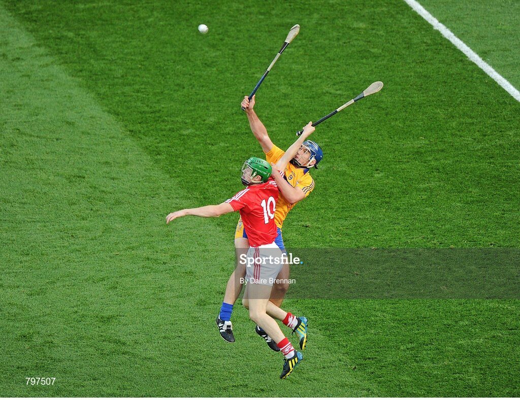 28 September 2013; Conor Ryan, Clare, in action against Séamus Harnedy, Cork. GAA Hurling All-Ireland Senior Championship Final Replay, Cork v Clare, Croke Park, Dublin. Picture credit: Daire Brennan / SPORTSFILE