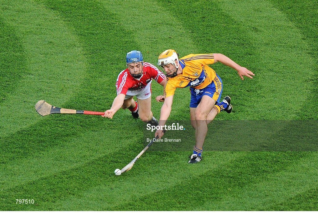 28 September 2013; Conor McGrath, Clare, in action against Conor O'Sullivan, Cork. GAA Hurling All-Ireland Senior Championship Final Replay, Cork v Clare, Croke Park, Dublin. Picture credit: Daire Brennan / SPORTSFILE