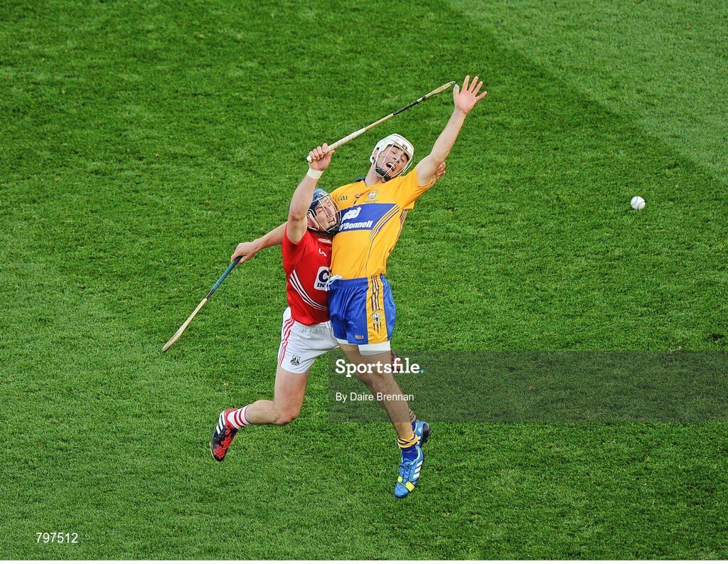 28 September 2013; Patrick O'Connor, Clare, in action against Patrick Horgan, Cork. GAA Hurling All-Ireland Senior Championship Final Replay, Cork v Clare, Croke Park, Dublin. Picture credit: Daire Brennan / SPORTSFILE