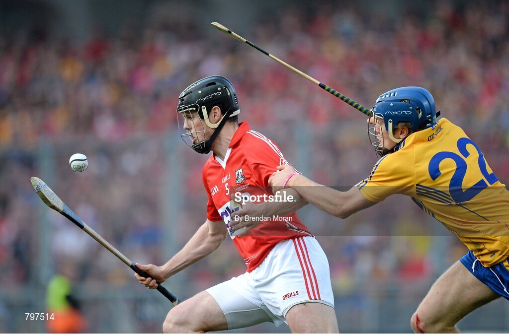 28 September 2013; Shane O'Neill, Cork, in action against Shane O'Donnell, Clare. GAA Hurling All-Ireland Senior Championship Final Replay, Cork v Clare, Croke Park, Dublin. Picture credit: Brendan Moran / SPORTSFILE