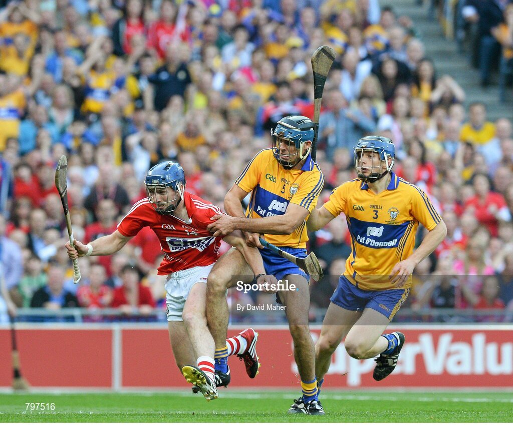 28 September 2013; Patrick Horgan, Cork, in action against Brendan Bugler, left, and David McInerney, Clare. GAA Hurling All-Ireland Senior Championship Final Replay, Cork v Clare, Croke Park, Dublin. Picture credit: David Maher / SPORTSFILE
