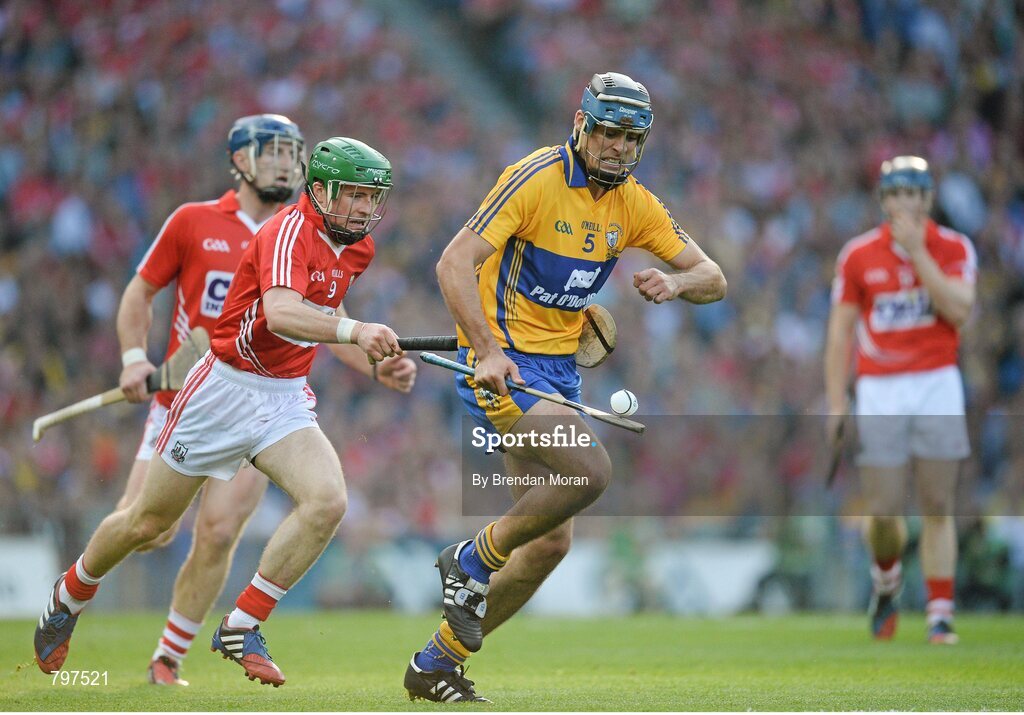 28 September 2013; Brendan Bugler, Clare, in action against Daniel Kearney, Cork. GAA Hurling All-Ireland Senior Championship Final Replay, Cork v Clare, Croke Park, Dublin. Picture credit: Brendan Moran / SPORTSFILE