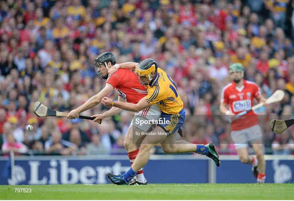 28 September 2013; Shane O'Neill, Cork, in action against John Conlon, Clare. GAA Hurling All-Ireland Senior Championship Final Replay, Cork v Clare, Croke Park, Dublin. Picture credit: Brendan Moran / SPORTSFILE