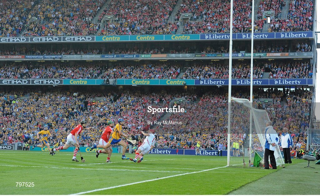 28 September 2013; Shane O'Donnell, Clare, shoots to score his side's third goal. GAA Hurling All-Ireland Senior Championship Final Replay, Cork v Clare, Croke Park, Dublin. Picture credit: Ray McManus / SPORTSFILE