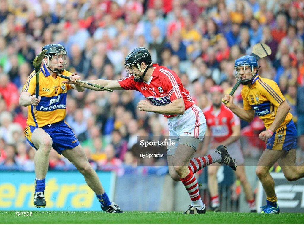 28 September 2013; Shane O'Neill, Cork, in action against Tony Kelly, Clare. GAA Hurling All-Ireland Senior Championship Final Replay, Cork v Clare, Croke Park, Dublin. Photo by Sportsfile