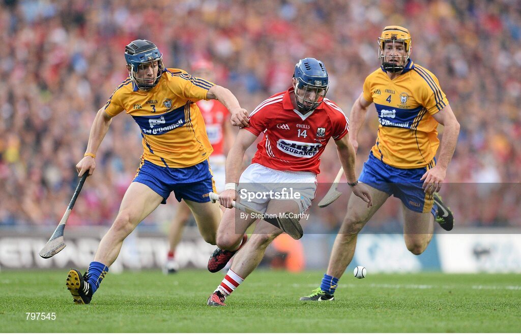 28 September 2013; Patrick Horgan, Cork, in action against David McInerney, left, and Cian Dillon, Clare. GAA Hurling All-Ireland Senior Championship Final Replay, Cork v Clare, Croke Park, Dublin. Picture credit: Stephen McCarthy / SPORTSFILE