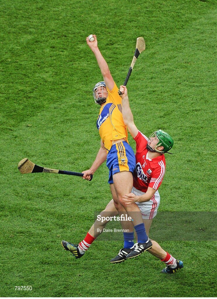 28 September 2013; Conor Ryan, Clare, in action against Séamus Harnedy, Cork. GAA Hurling All-Ireland Senior Championship Final Replay, Cork v Clare, Croke Park, Dublin. Picture credit: Daire Brennan / SPORTSFILE