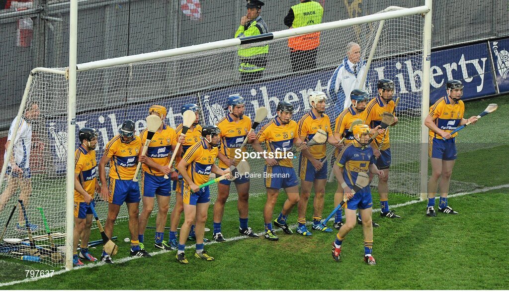 28 September 2013; Twelve Clare players line the goal in anticipation of Anthony Nash's late free. GAA Hurling All-Ireland Senior Championship Final Replay, Cork v Clare, Croke Park, Dublin. Picture credit: Daire Brennan / SPORTSFILE